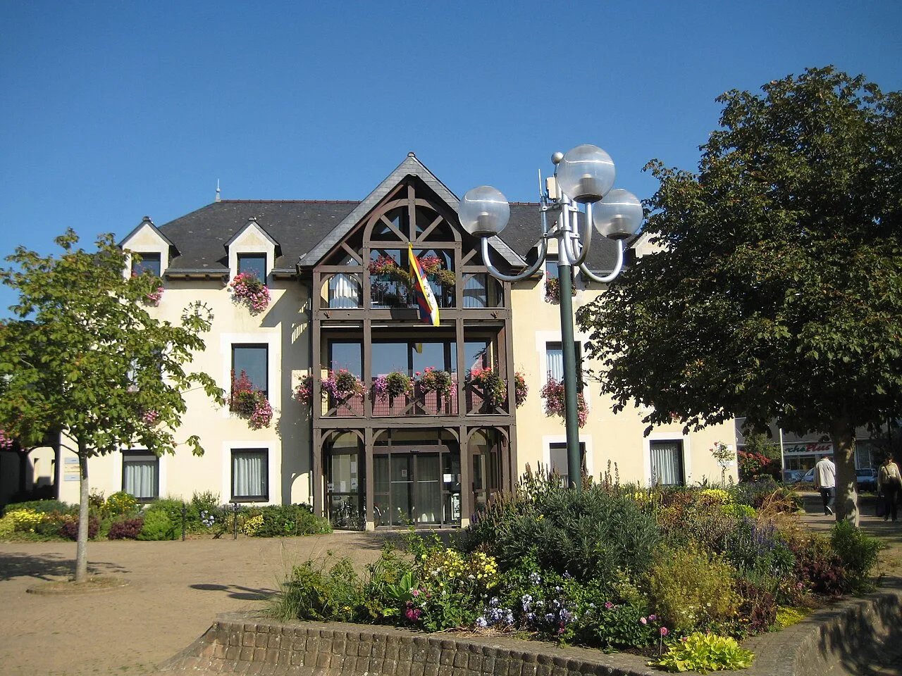 La mairie d’Acigné, place de la Mairie.
