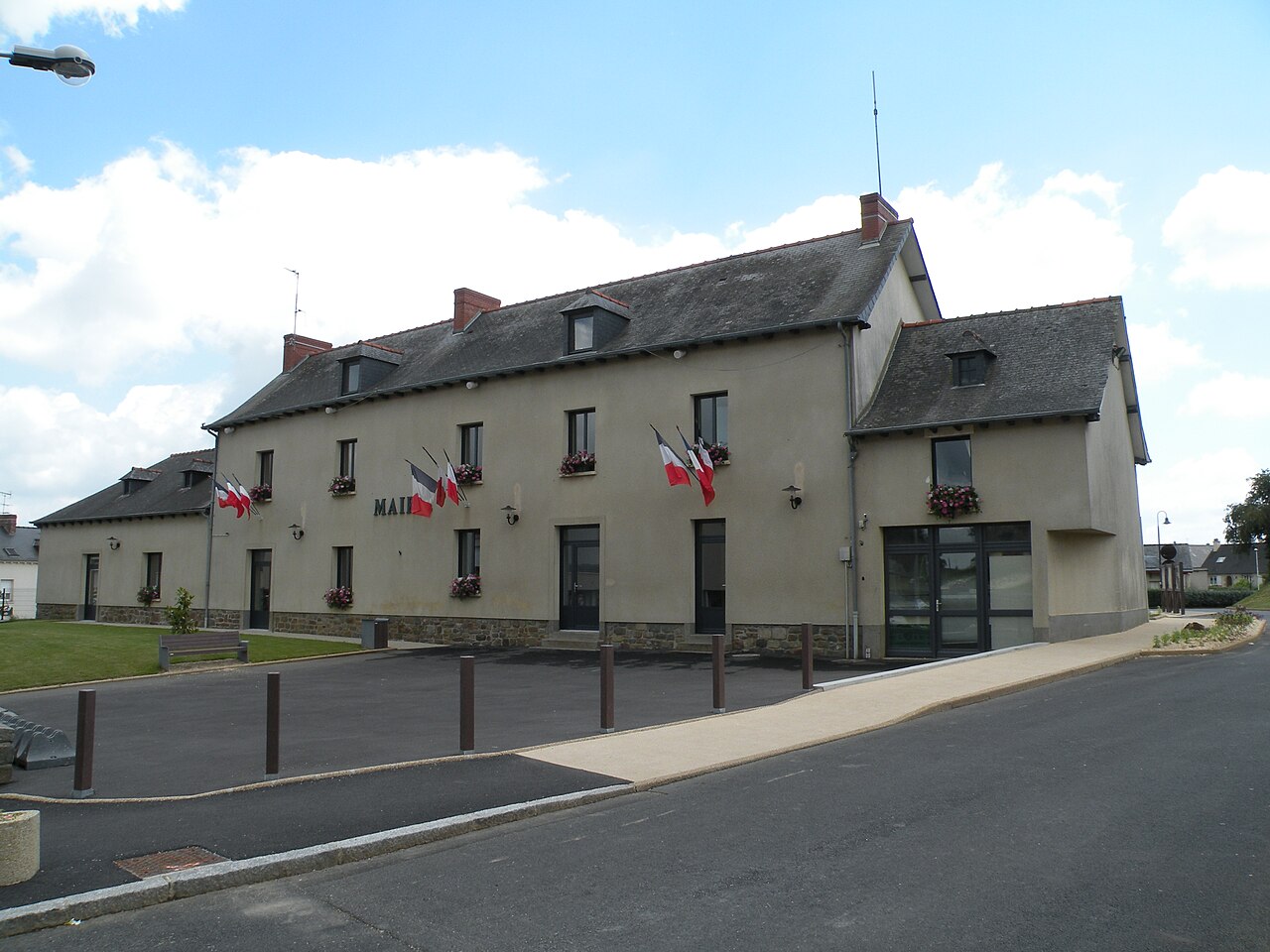 La mairie de Gévezé.