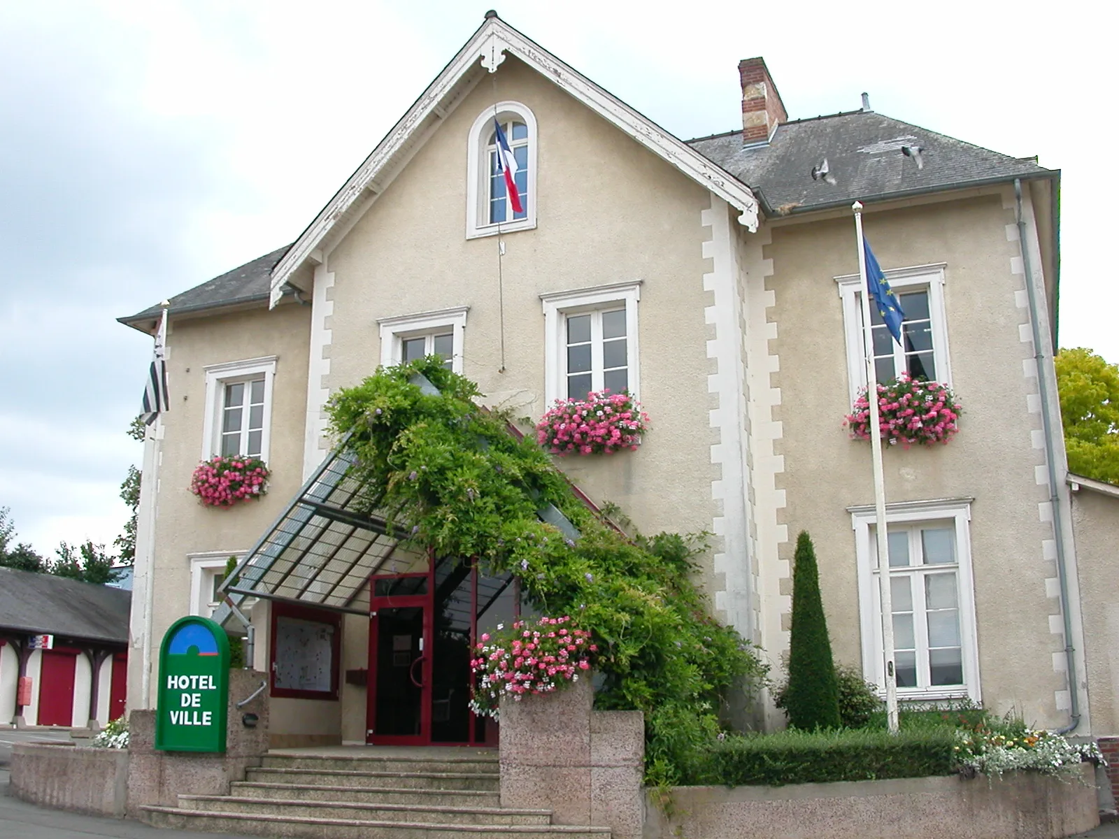 Hôtel de ville de Pacé.